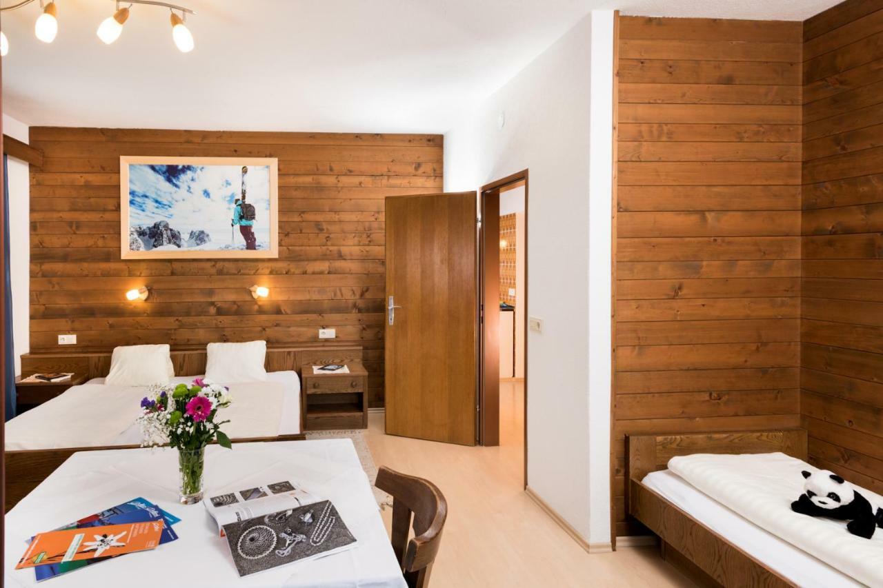 Hotel Sporthaus Troger à Sankt Jakob in Defereggen Extérieur photo